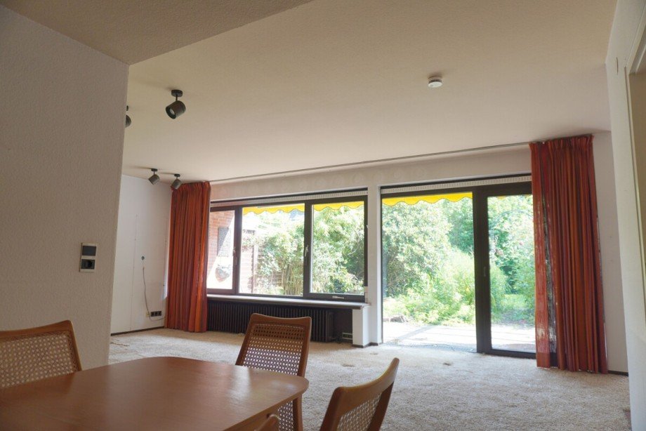 Essecke Wohnzimmer b Reihenmittelhaus Bremen