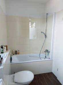 Bad 2 Sch�ne sanierte 2-Zi. DG-Wohnung, Terrasse, Gartennutzung, Einbauk�che + Garage