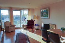 Wohnzimer_a Sch�ne helle 3-Zi. Wohnung am B�rgerpark, Balkon, Einbauk�che, Barrierefrei + Garage
