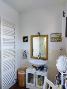 Bad 1 Sch�ne sanierte 2-Zi. DG-Wohnung, Terrasse, Gartennutzung, Einbauk�che + Garage