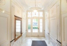 Eingang Hamburg: Sanierte Altbau-Wohnung in urbaner Toplage